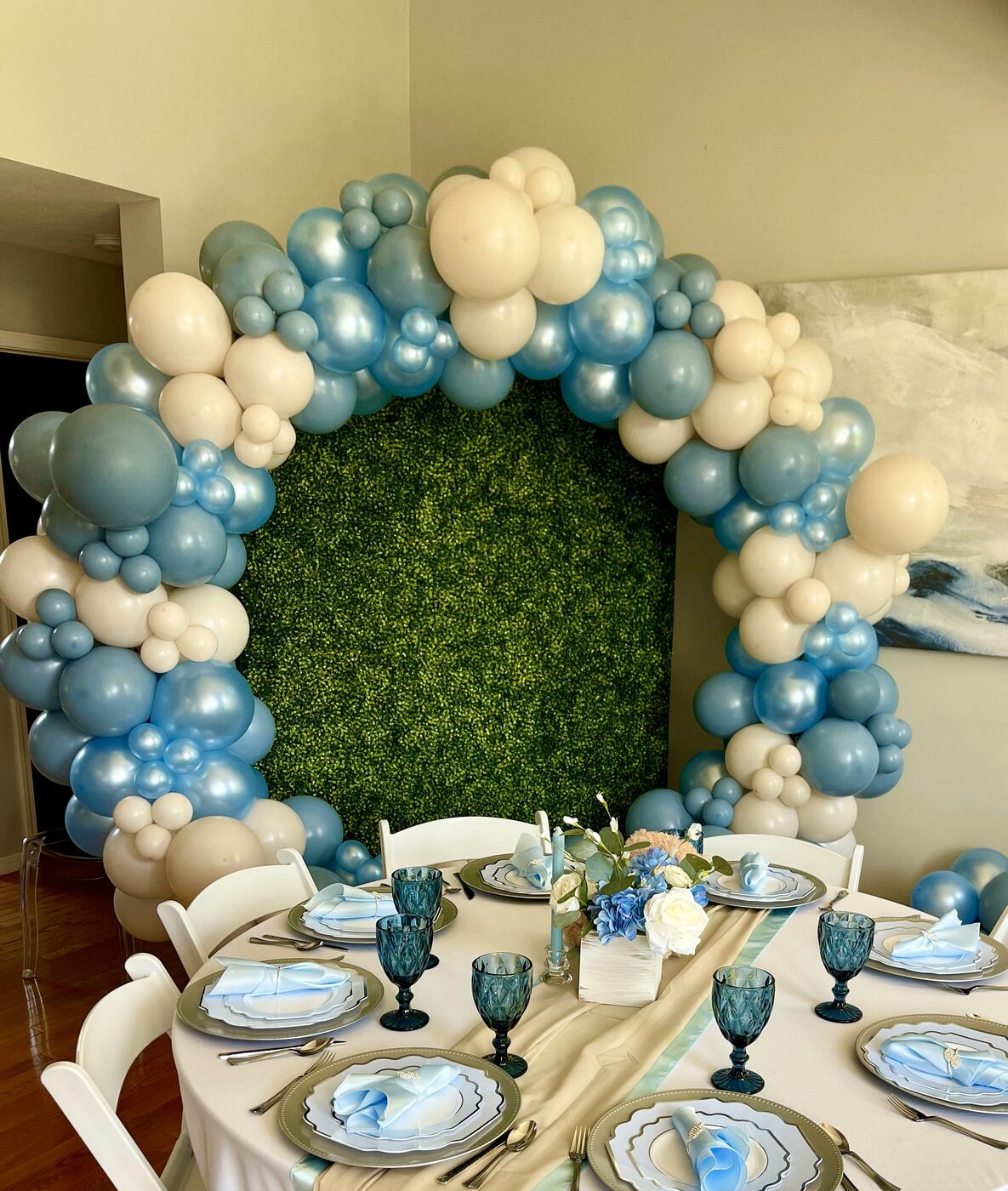 Blue and white organic balloon garland for a baby celebration